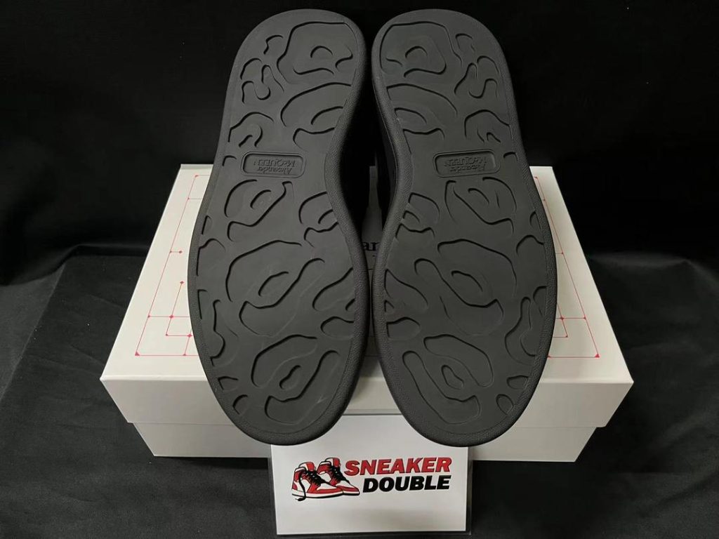 Alexander McQueen Oversized Sneakers | Triple Black 47 alexander mcqueen oversized sneaker 3