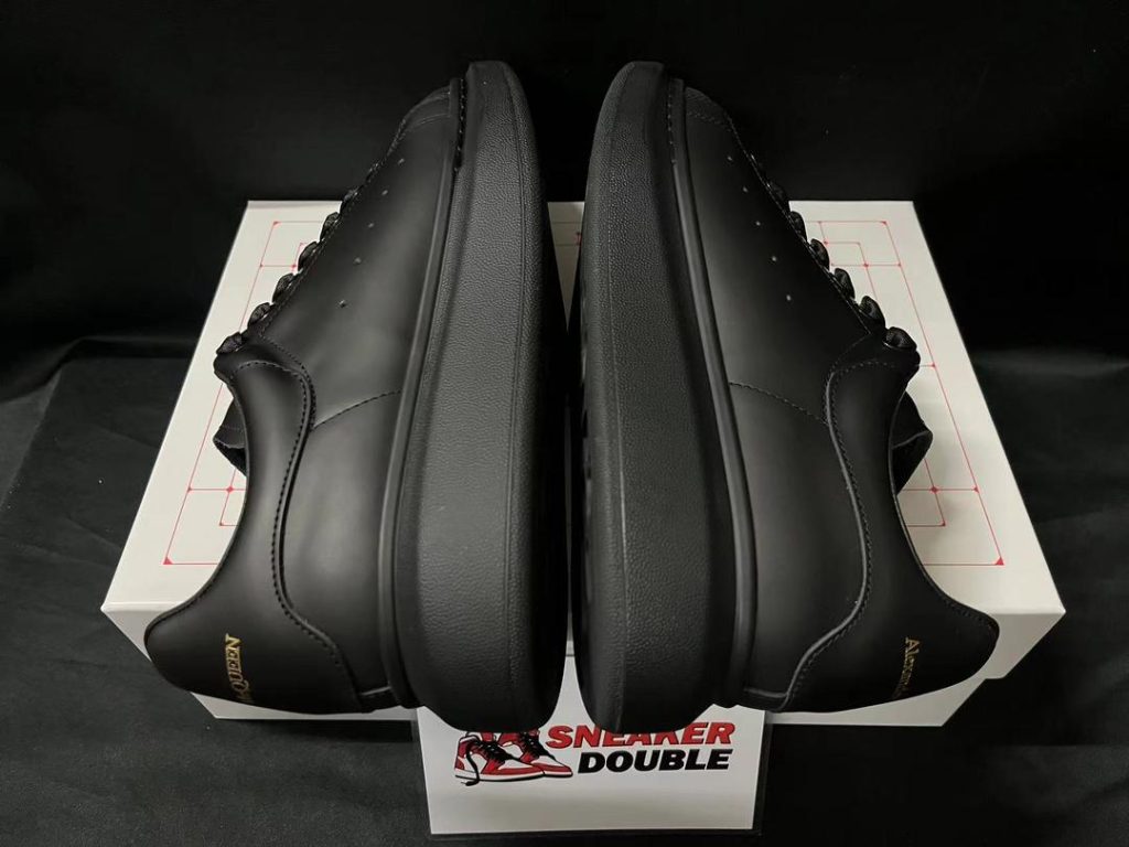 Alexander McQueen Oversized Sneakers | Triple Black 46 alexander mcqueen oversized sneaker 4