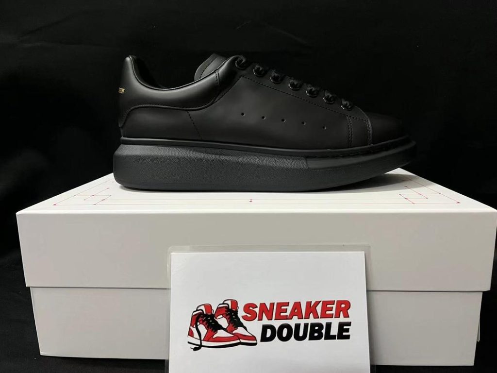 Alexander McQueen Oversized Sneakers | Triple Black 43 alexander mcqueen oversized sneaker 6