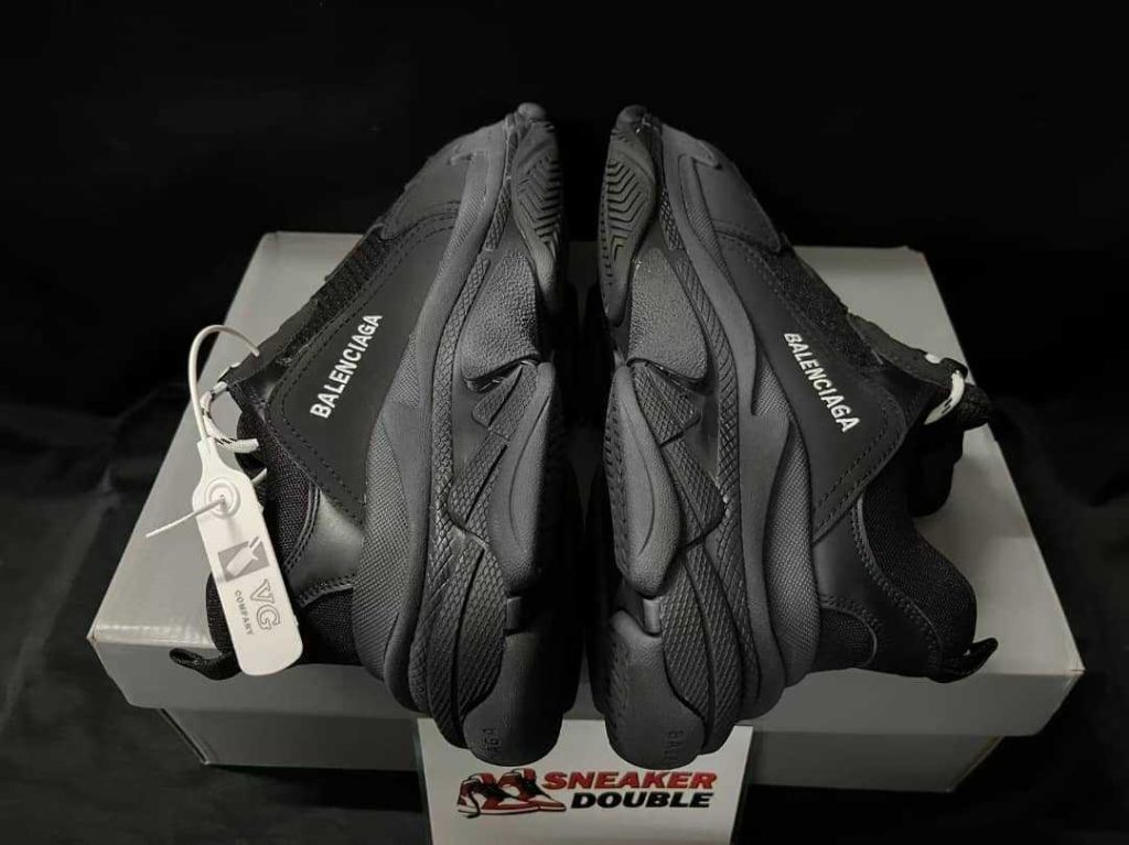 Balenciaga Triple S Black 58 BALENCIAGA TRIPLE S (1)