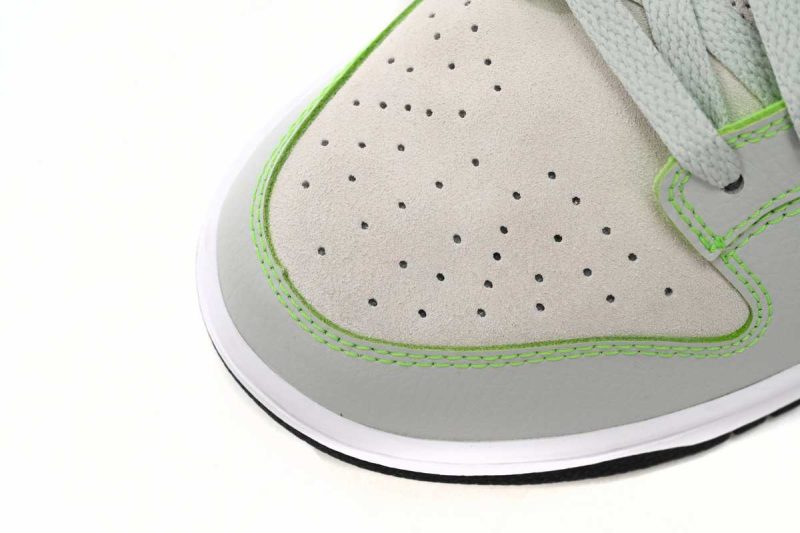 Nike Dunk Low University of Oregon PE 18 sb dunks ducks 1