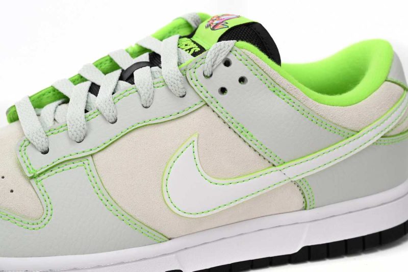 Nike Dunk Low University of Oregon PE 19 sb dunks ducks 2
