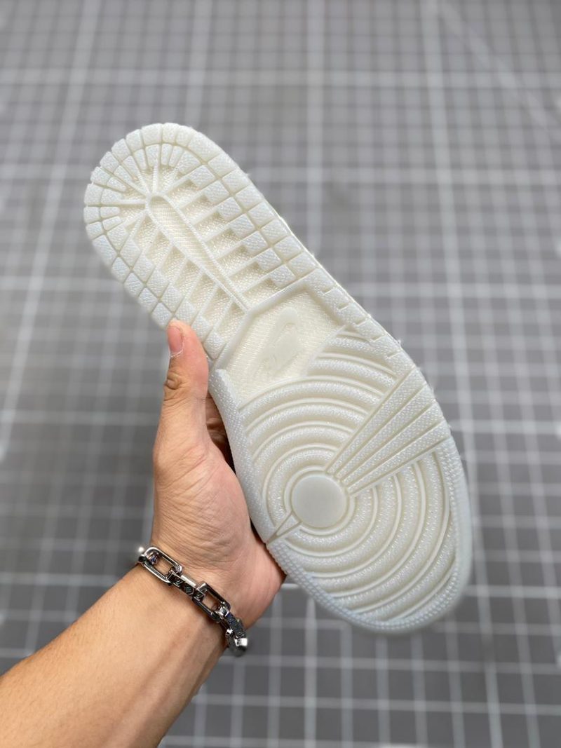 Air Jordan 1 Low Retro OG Year of the Dragon (2024)