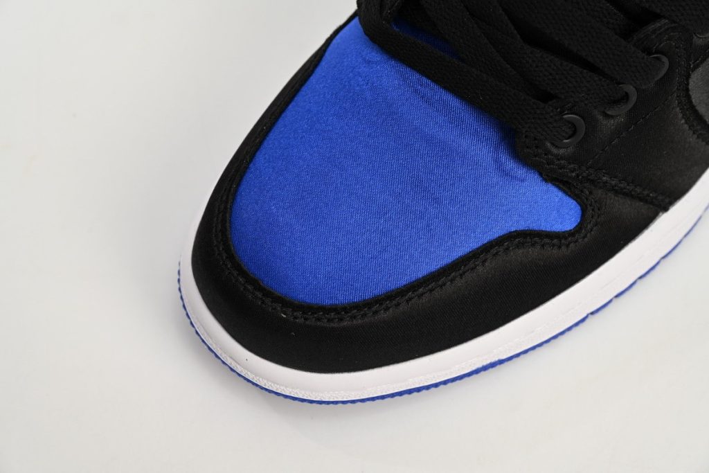 Air Jordan 1 Retro High Satin Royal