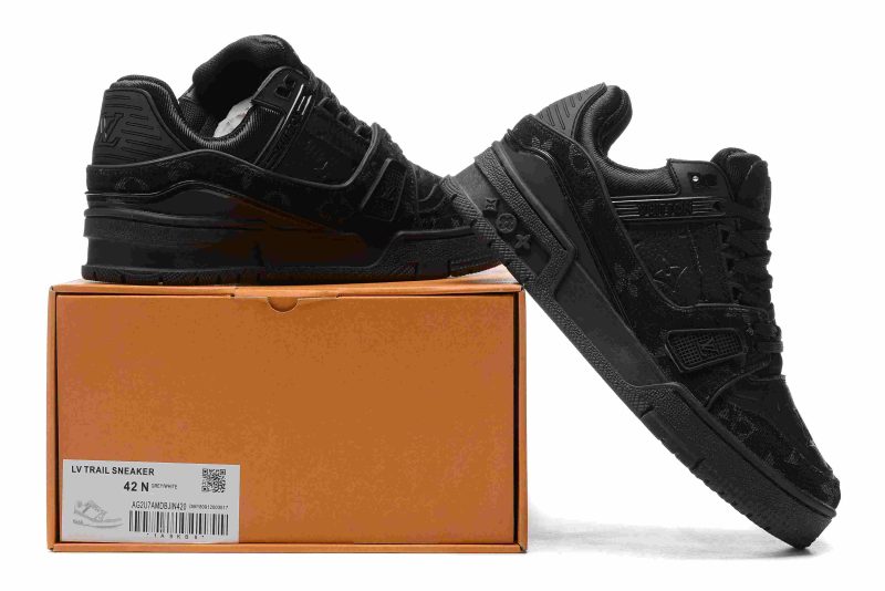 LV TRAINERS SOLID BLACK 5