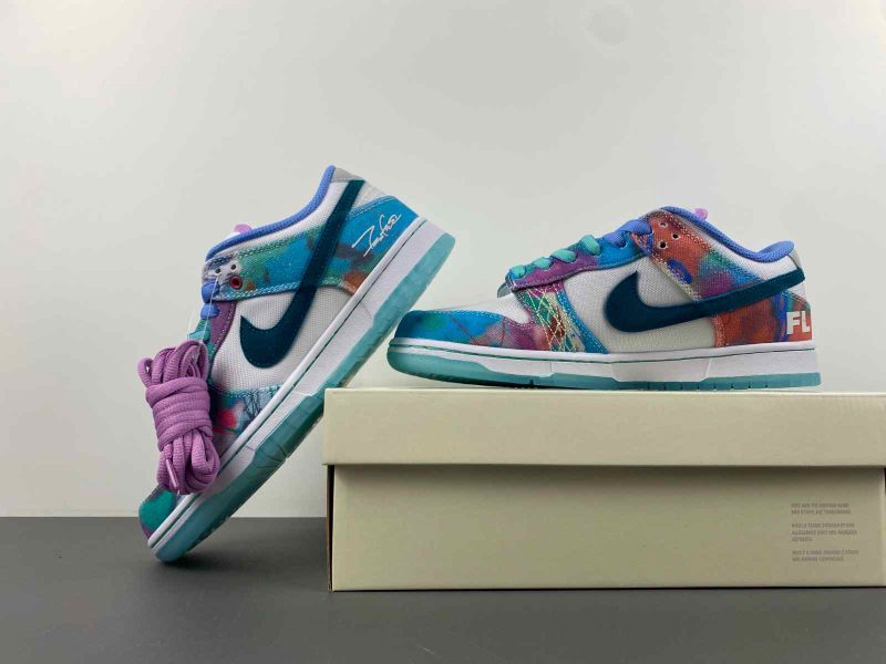 Futura Laboratories x Nike SB Dunk Low