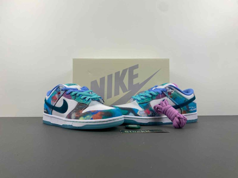 Futura Laboratories x Nike SB Dunk Low
