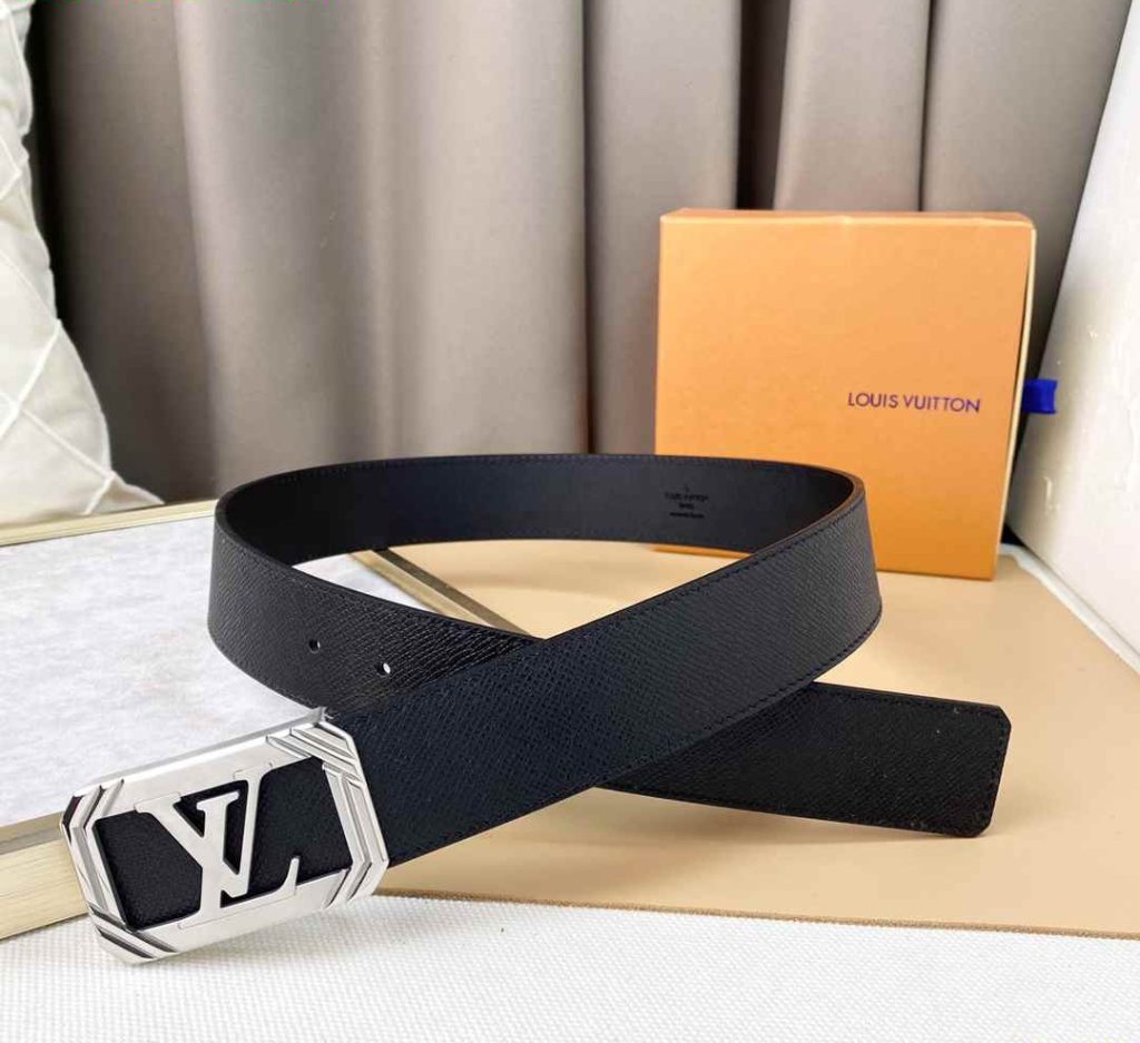 Louis Vuitton Men's Belt black textured leather