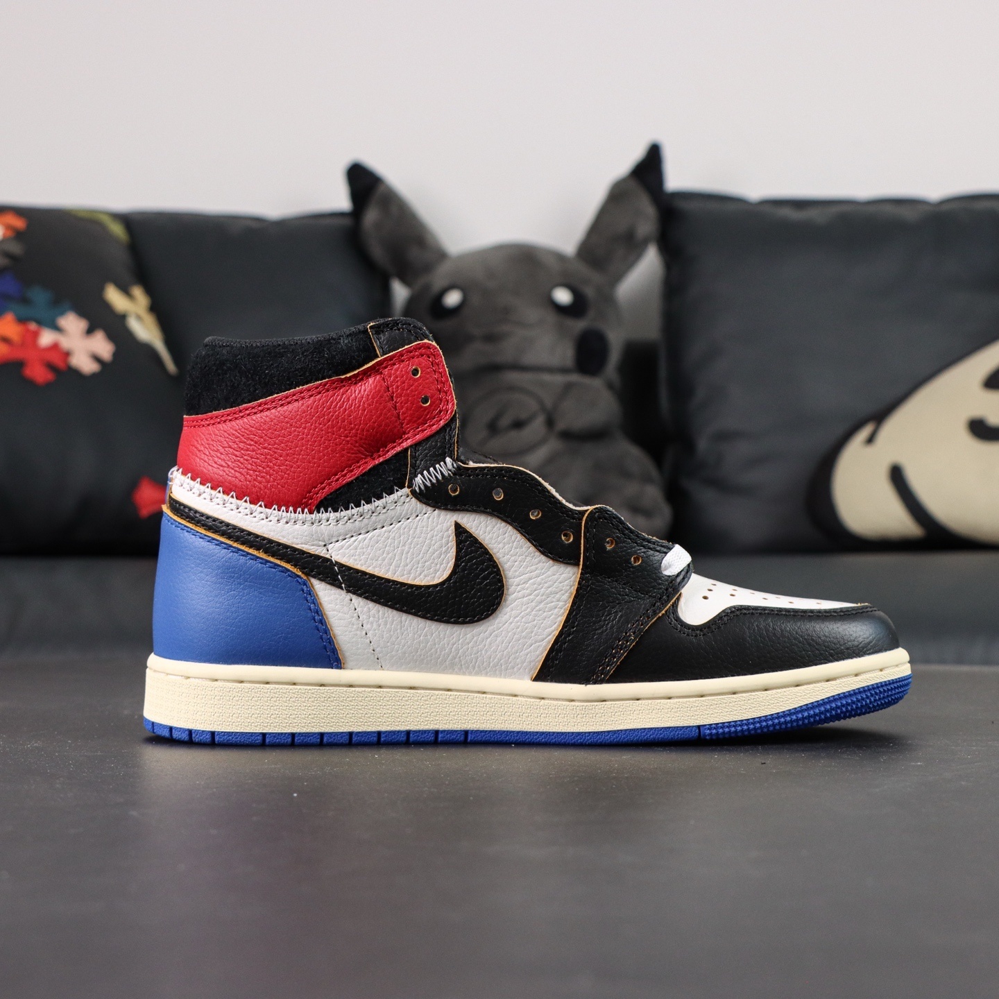 Air Jordan 1 Retro High OG SP Fragment x Union LA Varsity Red Sport Royal 5 jordan 1 fragment union (2)