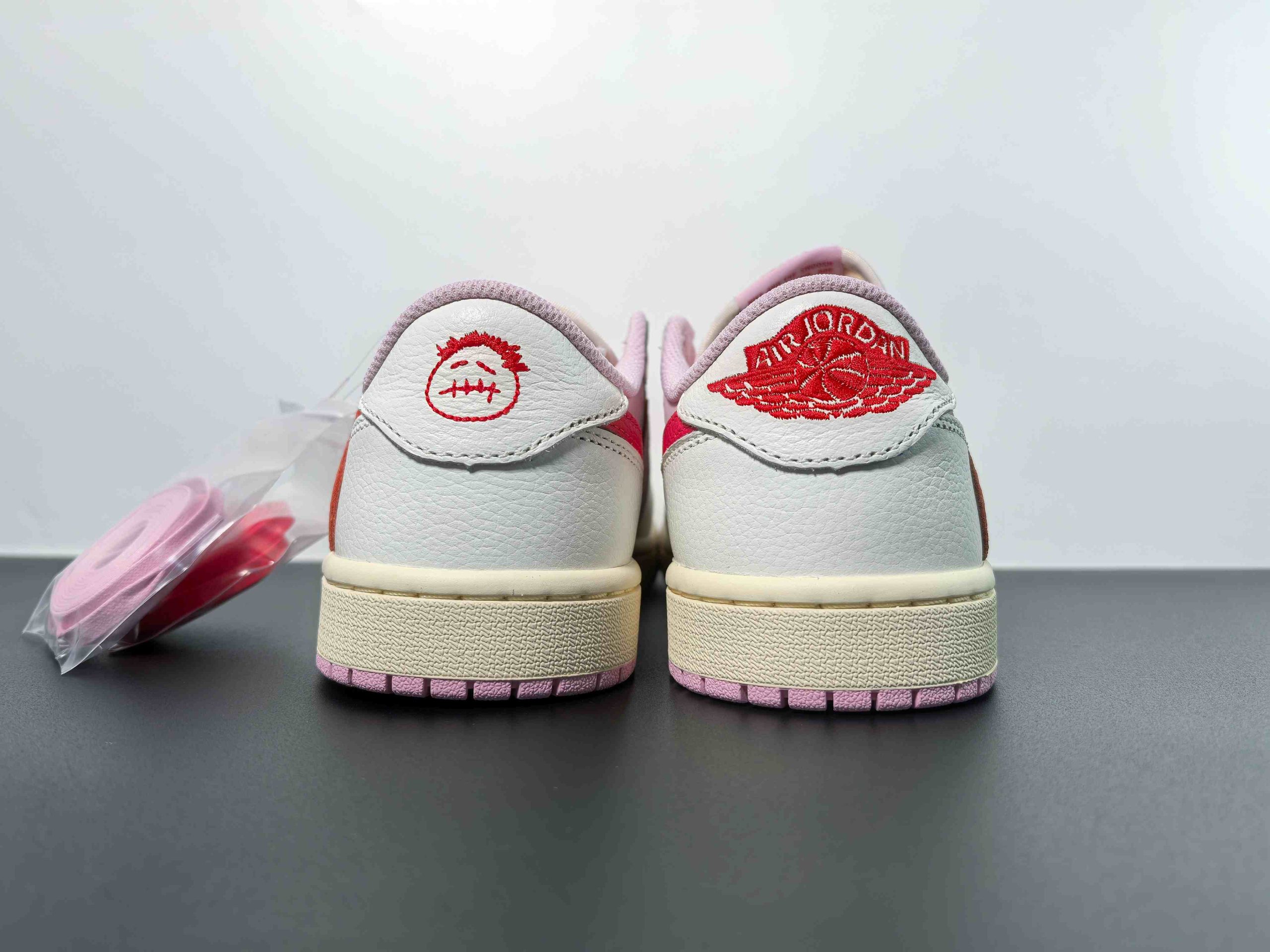 Jordan 1 Retro Low OG SP Travis Scott Sail Tropical Pink 4 ts pink (2)