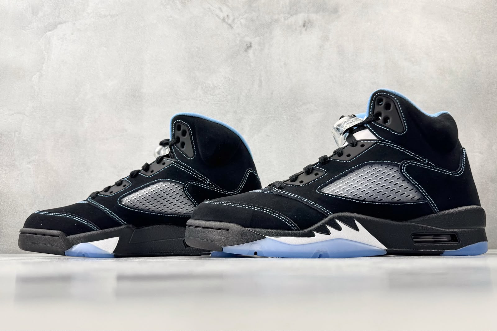 Air Jordan 5 Retro Black University Blue (2026) 4 JORDAN 5 BLACK UNIVERSITY BLUE (4)