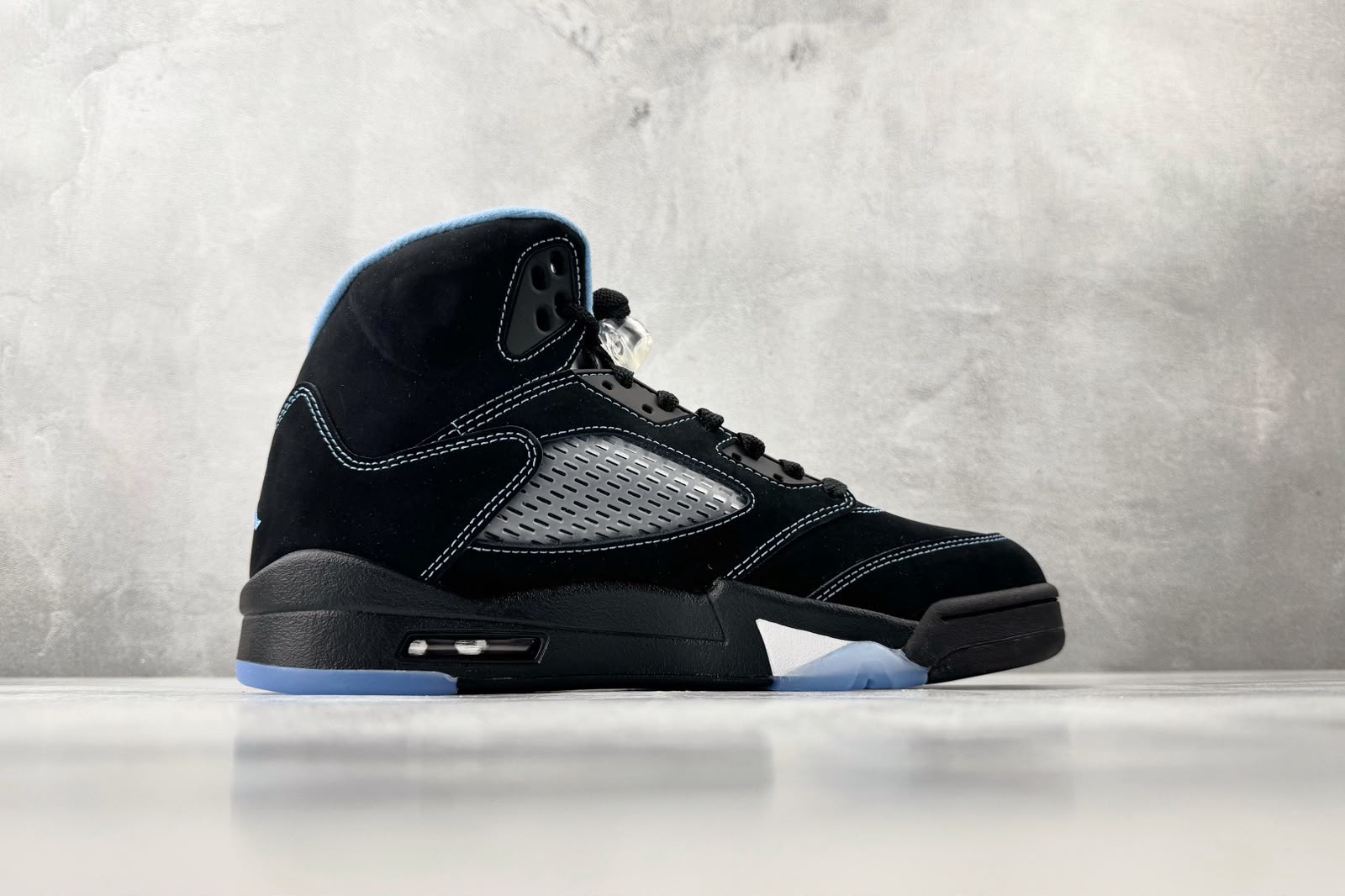 Air Jordan 5 Retro Black University Blue (2026) 3 JORDAN 5 BLACK UNIVERSITY BLUE (5)