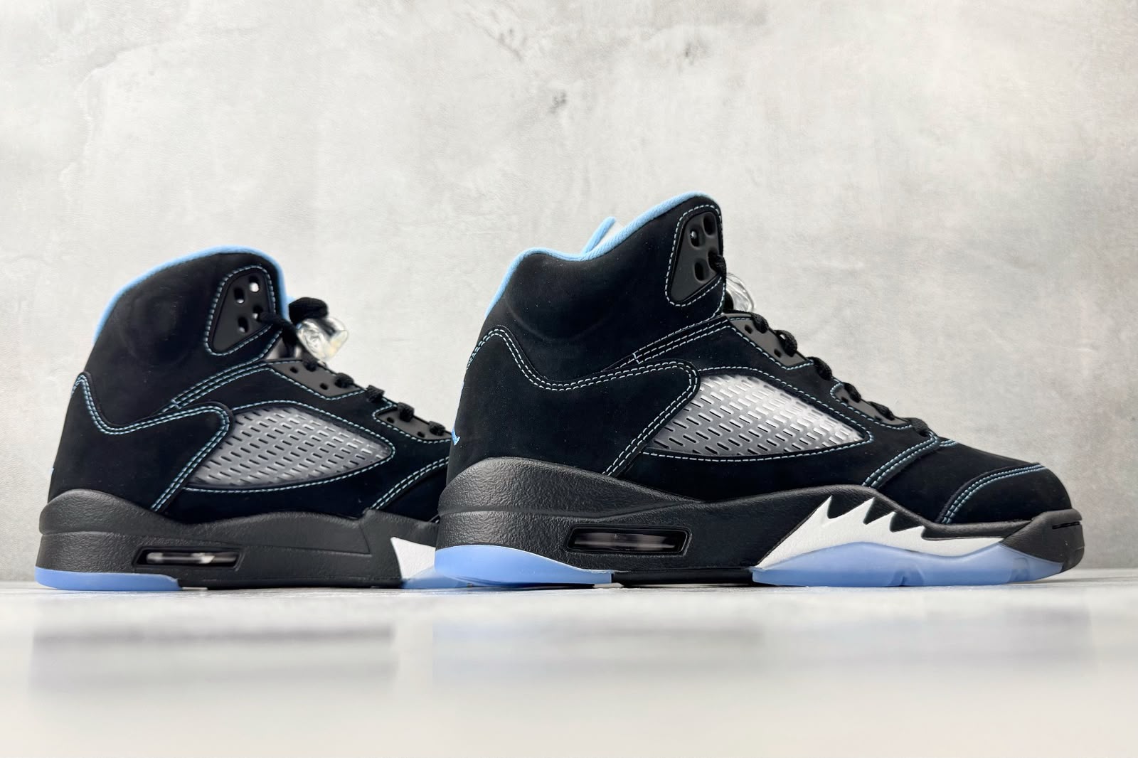 Air Jordan 5 Retro Black University Blue (2026) 8 JORDAN 5 BLACK UNIVERSITY BLUE (6)